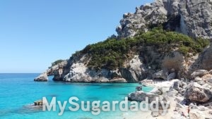 Cala Goloritze auf Sardinien als beliebtes Reiseziel eines Sugardaddys